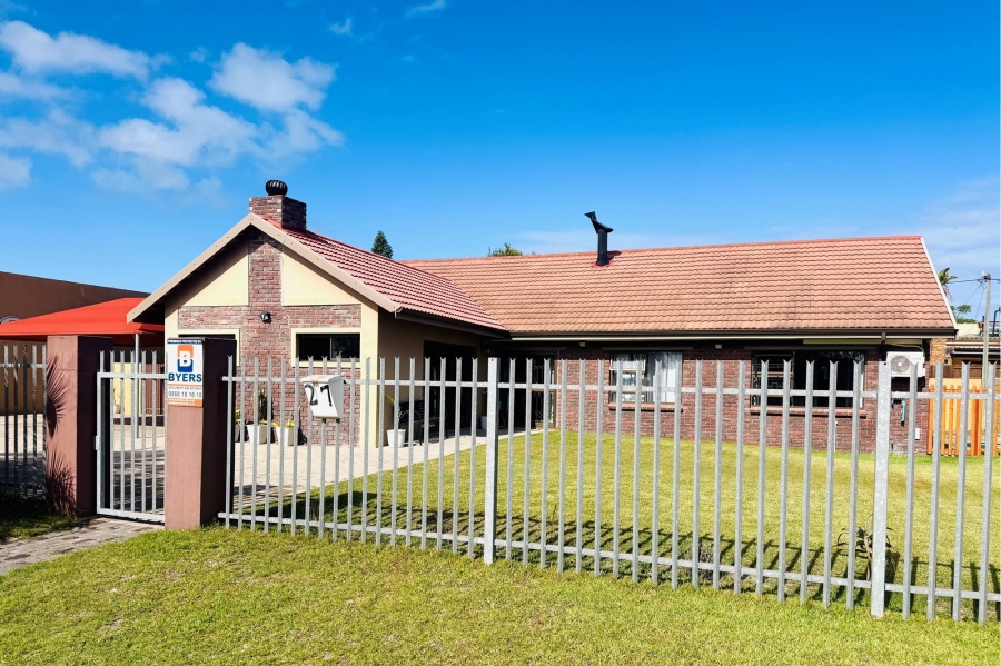 3 Bedroom Property for Sale in Middedorp Western Cape